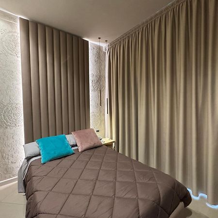 קאסרטה Tropicana Room מראה חיצוני תמונה